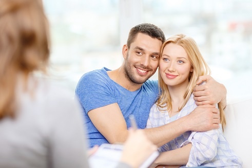 happy_couple_on_therapy